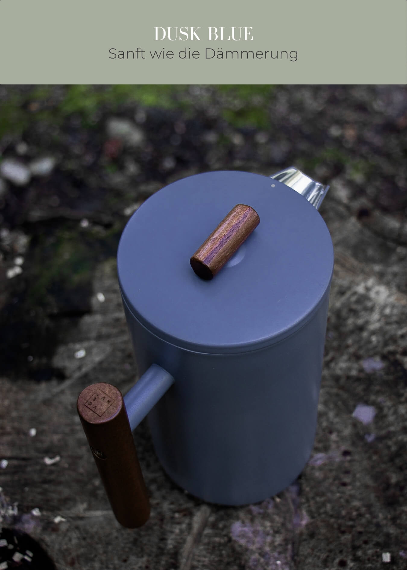 "Lambda Coffee Caldera French Press Edelstahl Dusk Blue mit Holzgriff robuste Pulverbeschichtung"