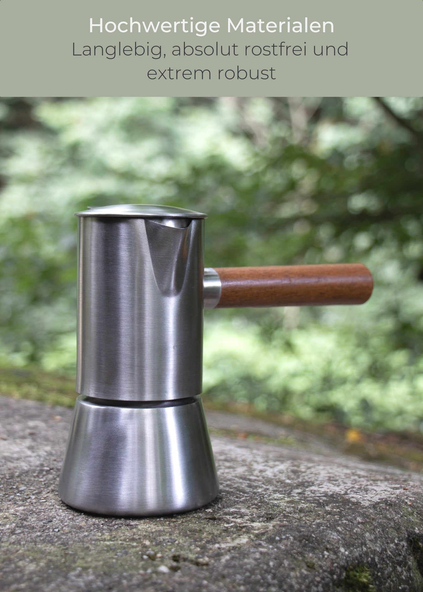 "Espressokocher Vesuv Edelstahl mit Holzgriff von Lambda Coffee, Outdoor auf Felsen" 