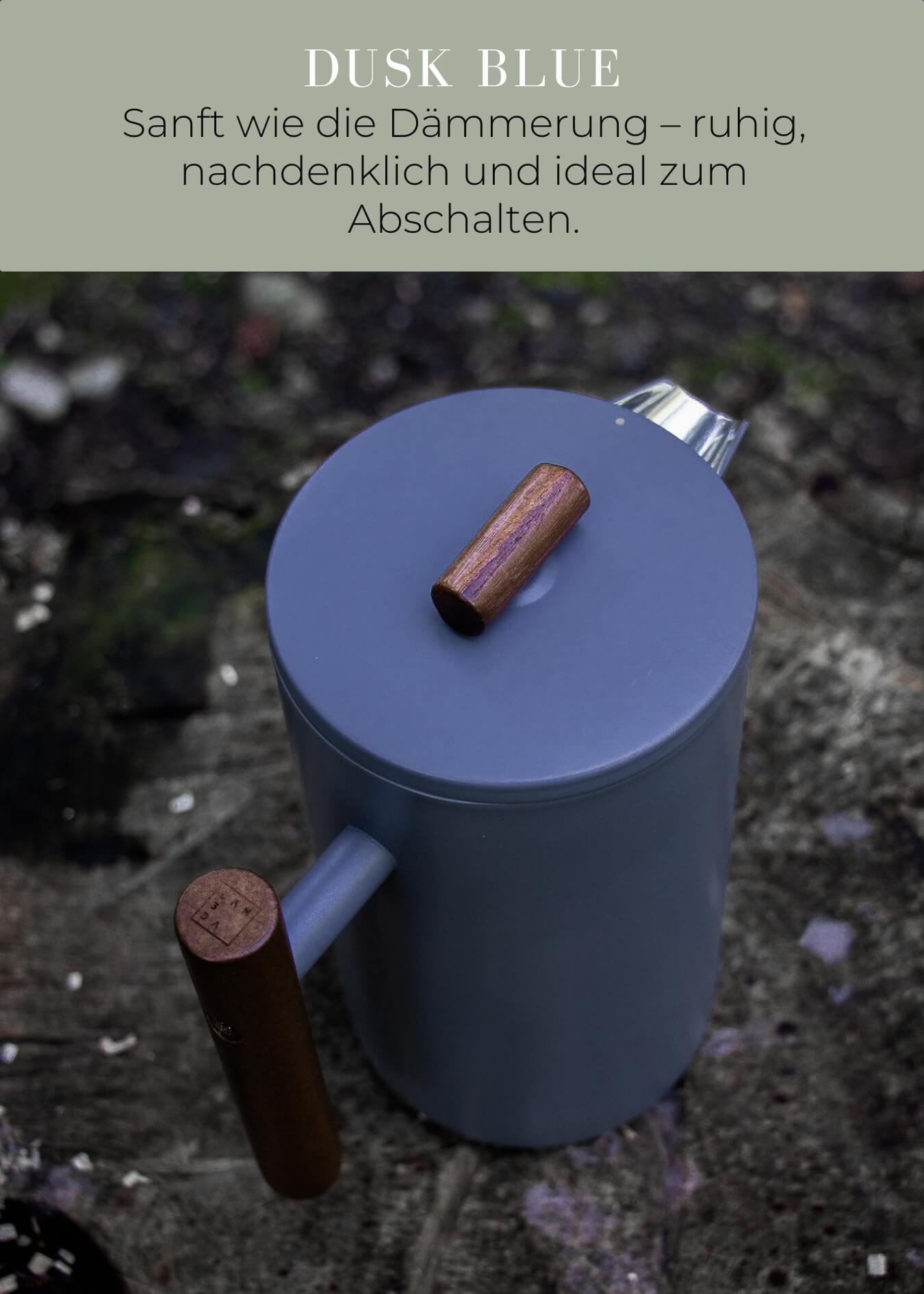 "Lambda Coffee Caldera French Press Edelstahl Dusk Blue mit Holzgriff robuste Pulverbeschichtung"